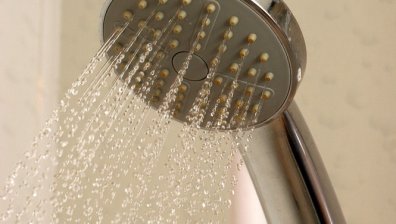 Проучване: Студеният душ помага на отслабването