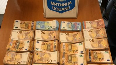 Митничари хванаха турчин, опитал да пренесе 130 000 недекларирани евро