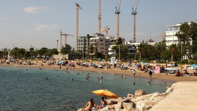 Инфлацията в Гърция пада, цените остават високи 