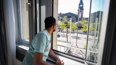 Термометри и врати без ключове вместо шведски маси и SPA в хотелите