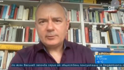 Романът "Двойна следа" ни провокира да търсим истината в блатото от информация