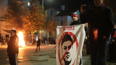 Погром в сърцето на София и десетки арестувани. СДВР: Водното оръдие е най-хуманното нещо