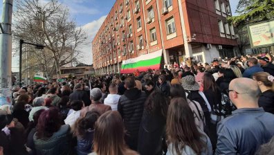 Плевен се надигна след трагедията с малката Сияна (СНИМКИ)