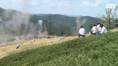 Хиляди  българи се изкачиха до Паметника на свободата