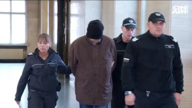 Данъчният, хванат с 15 хил. лв. подкуп в столицата, остава в ареста