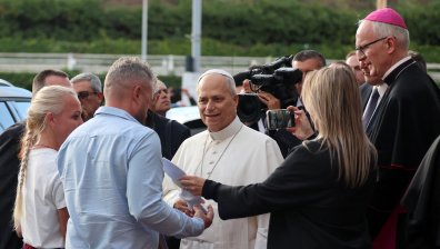 Папа Лъв XIV се върна във Ватикана след операцията за рак на белия дроб