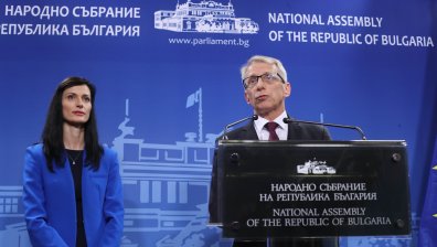 Отговорно управление или срив в системата: До какво ще доведе ротационният кабинет?