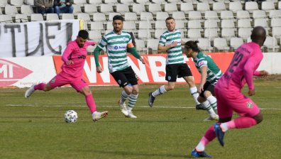 По пътя към поредната титла: "Лудогорец" завоюва нови 3 точки срещу "Черно море"