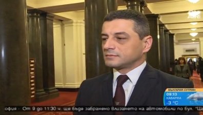 БСП: Очакваме Румен Радев да изпълнява Конституцията