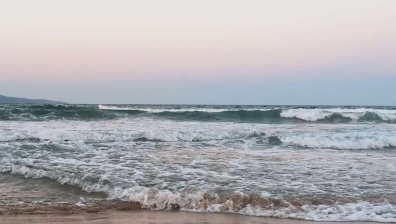 Морето завлече дете край Приморско, едва не се удави, лекари се борят за живота му