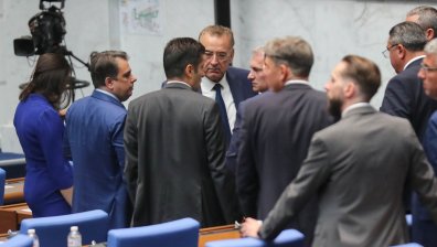 Партиите се активизираха за преговори, всяка изтъква червените си линии