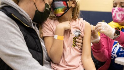 Масово ваксинират деца в САЩ, Франция е в началото на пета вълна от Ковид-19