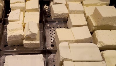 Три пъти по-скъп ток за фермерите, плащаме повече за сирене и кашкавал