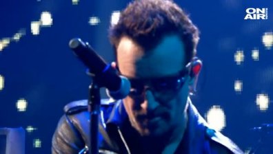 Звезден рожденик! Емблемата и гласът на U2 Боно на 58