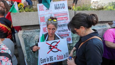 Агнешки главички и кокали за "добре дошли" на депутатите (+ВИДЕО)