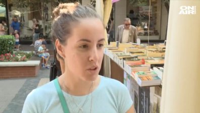 "Алея на книгата": Най-голямото пътуващо изложение в страната започна 