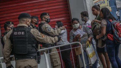 САЩ забраниха влизането на чужденци от Бразилия