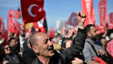 Нови протести в Истанбул срещу ареста на опозиционни кметове