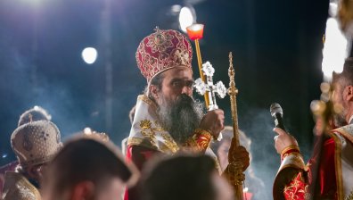 Патриарх Даниил отслужи Света литургия за Възкресение Христово (СНИМКИ)