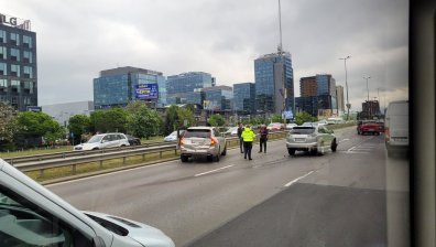 Катастрофа между две коли затруднява движението на булевард в София