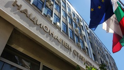Стотици служители на НСИ излизат на протести в цялата страна