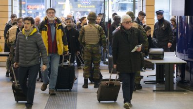 Редица държави премахват много от Ковид мерките