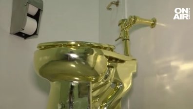 Трима мъже са на съд за кражба на златна тоалетна от имение на Чърчил