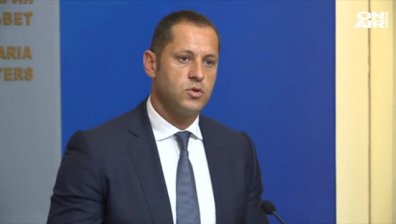 Александър Манолев подаде оставка, Борисов я прие