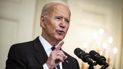 Тежко им на неваксинираните в САЩ, Байдън обяви крути мерки за борба с Ковид-19