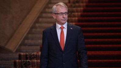 Премиерът Денков: Никой от парламента не ми е началник, Пеевски играе театър