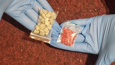 Полицията в София задържа трима за разпространение на наркотици