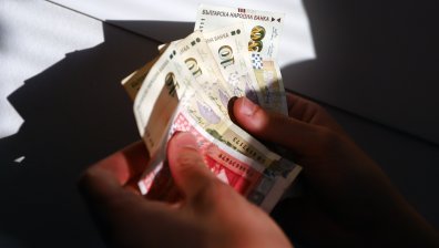 Ще работите по празниците? Вижте какво заплащане трябва да получите от шефа си