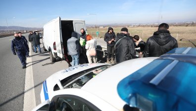 Полицията хвана нова група мигранти край Сливен