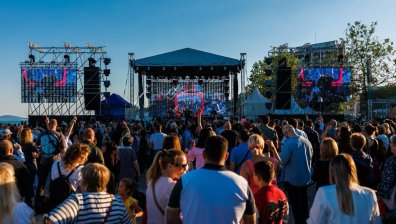 Откриха летния сезон с плажно парти в Поморие