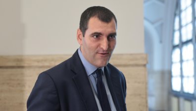 Служител на "Национална полиция": Петков е обсъждал в МС ареста на Бойко Борисов
