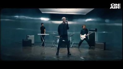 Възобновена рап-война: Певецът Machine Gun Kelly срещу суперзвездата Eminem