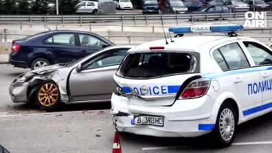 Дрогиран се оказа шофьорът, който се заби в патрулка във Варна