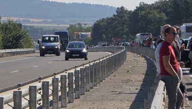 Огромна тапа на АМ "Тракия" заради катастрофа край Стара Загора