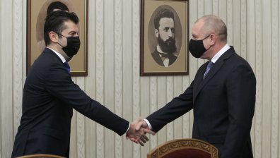 Радев връчва на Кирил Петков мандат за съставяне на правителство