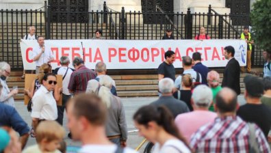 "Сарафов е подмяна, а не промяна": И "Продължаваме промяната" на протеста в София