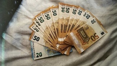 Арестуваха кмет заради сигнал за купуване на гласове