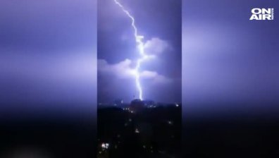 Буря и проливен дъжд парализираха Истанбул за час