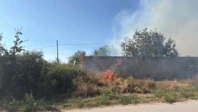 Пожарът край Дъбрава стигна до къщи, шест постройки са засегнати