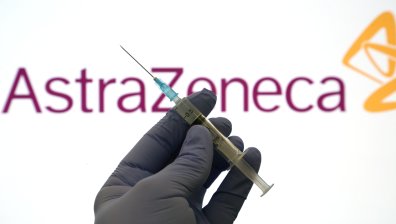 Великобритания одобри ваксината на AstraZeneca, поръча 100 млн. дози