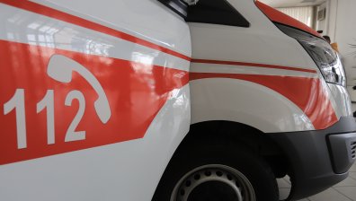 Мъж е с опасност за живота, блъснаха го на пешеходна пътека в Добрич