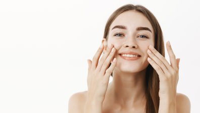 Как да си направим подхранващ домашен крем за околоочен контур