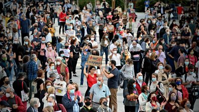 Нова карантина в Мадрид, хиляди излязоха на протест