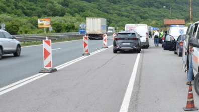 Шофьорите да карат внимателно по АМ "Хемус", ще ремонтират дупки по асфалта