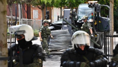"Насилието трябва да спре": НАТО изпраща допълнителни сили в Косово