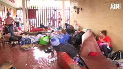 Кадри на плачещи деца на мигранти, затворени в клетки, шокираха света